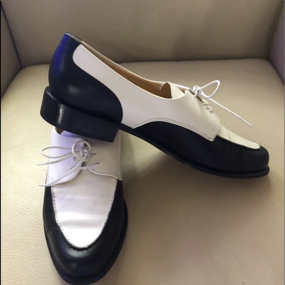 elaine benes black and white shoes